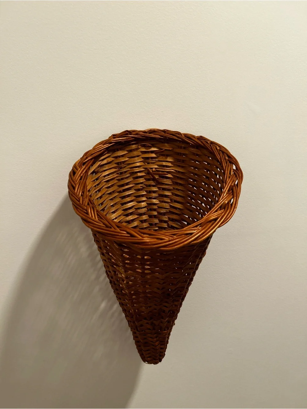 Vintage Wicker Cornucopia Hanging Wall Basket Pocket